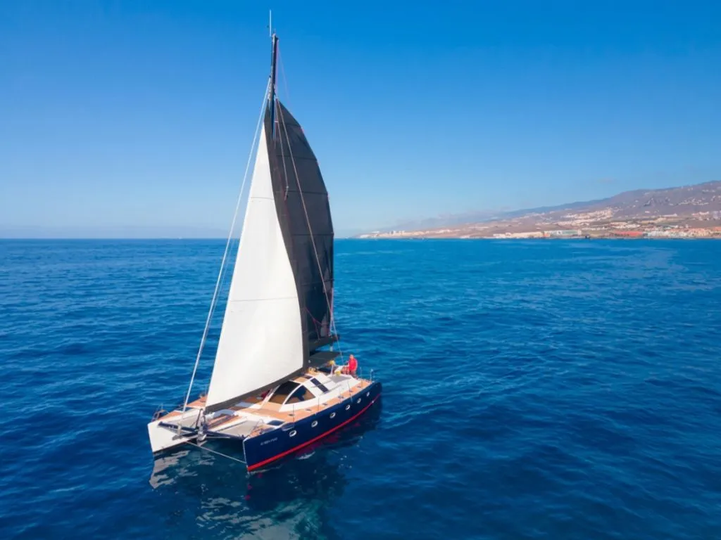 Only Adults: Catamaran Abrazo